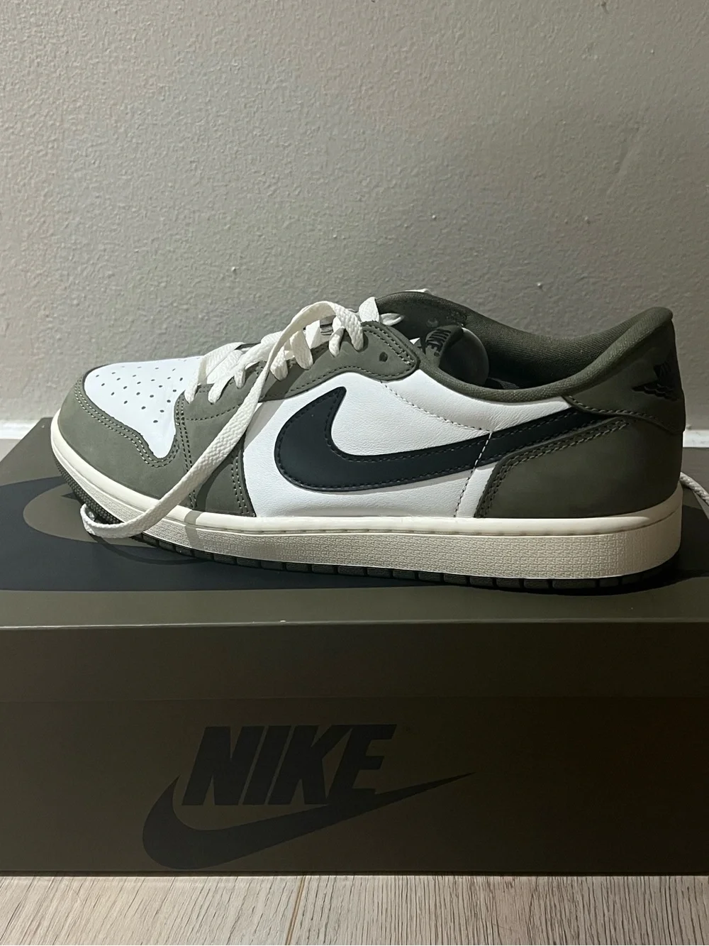 Nike Jordan 1 Low OG - White & Olive